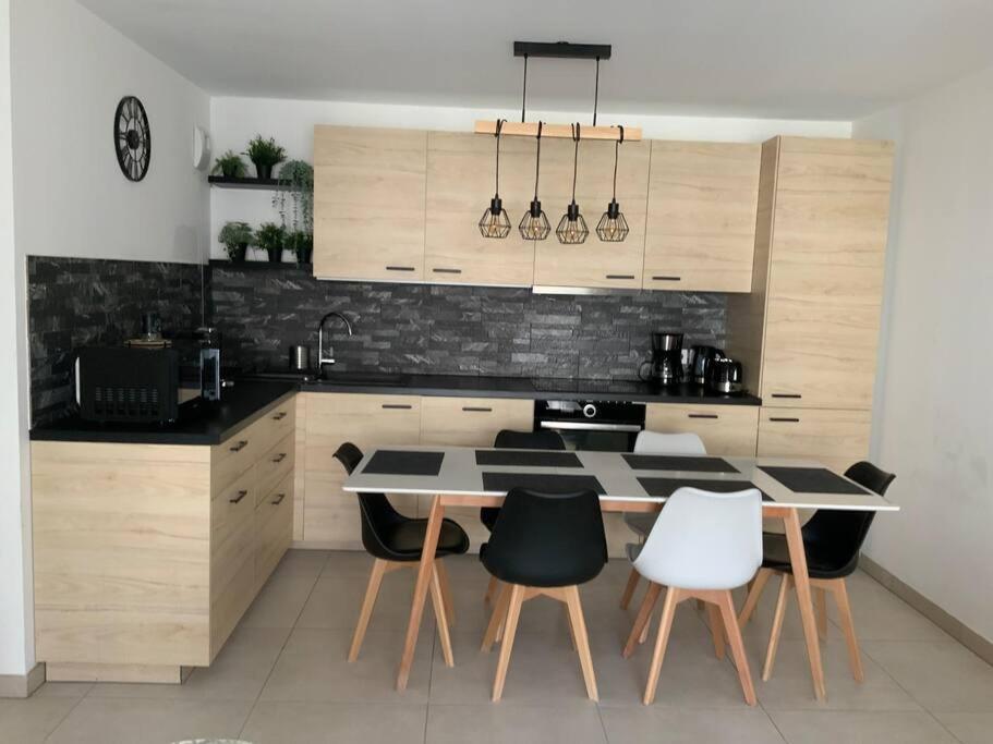 Logement Cosy Climatise Avec Parking 엑상프로방스 외부 사진
