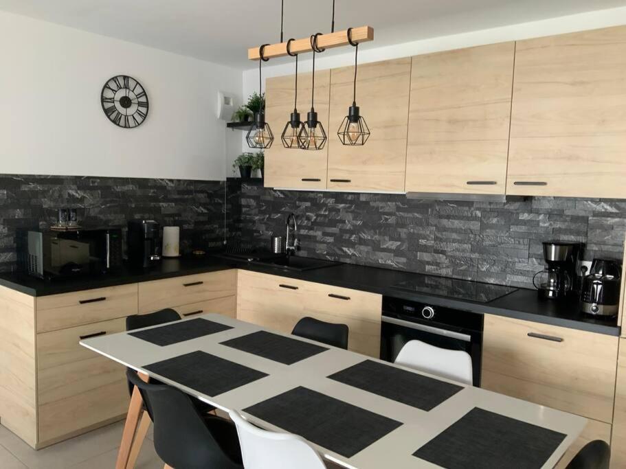 Logement Cosy Climatise Avec Parking 엑상프로방스 외부 사진