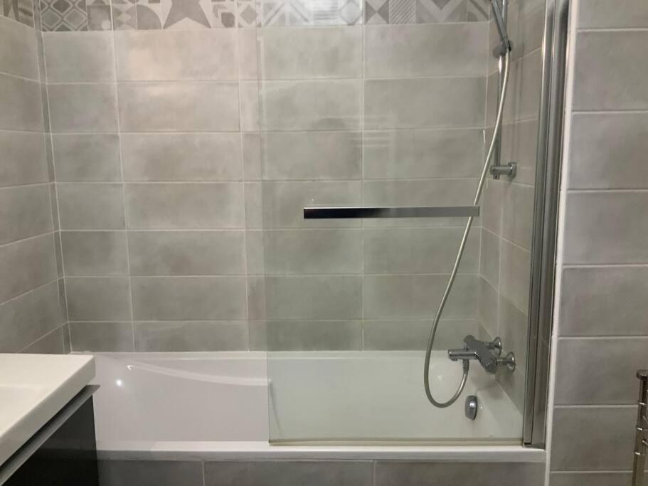 Logement Cosy Climatise Avec Parking 엑상프로방스 외부 사진
